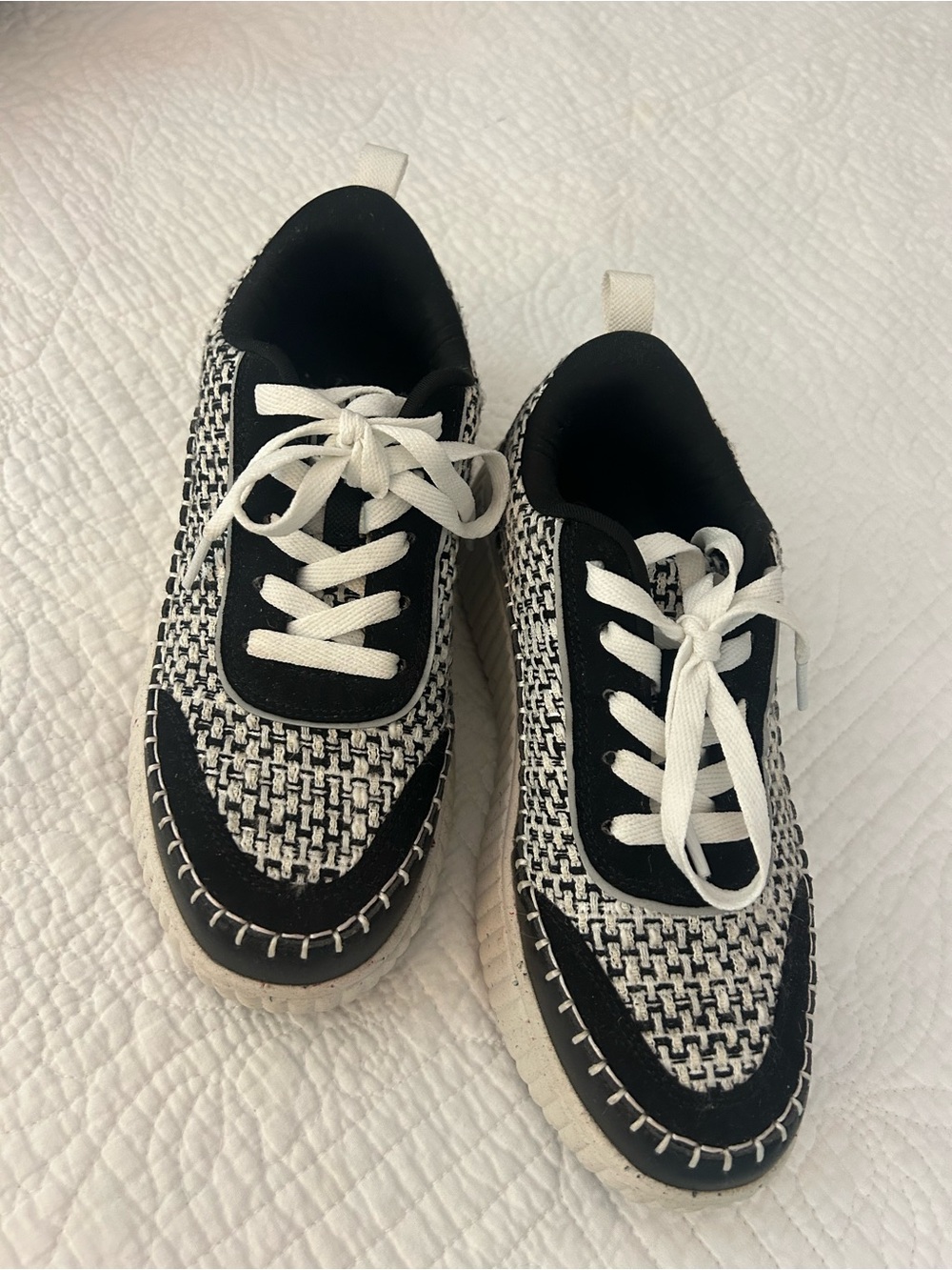 Dream Pairs Black & White Knit Lace-Up womens Sneakers